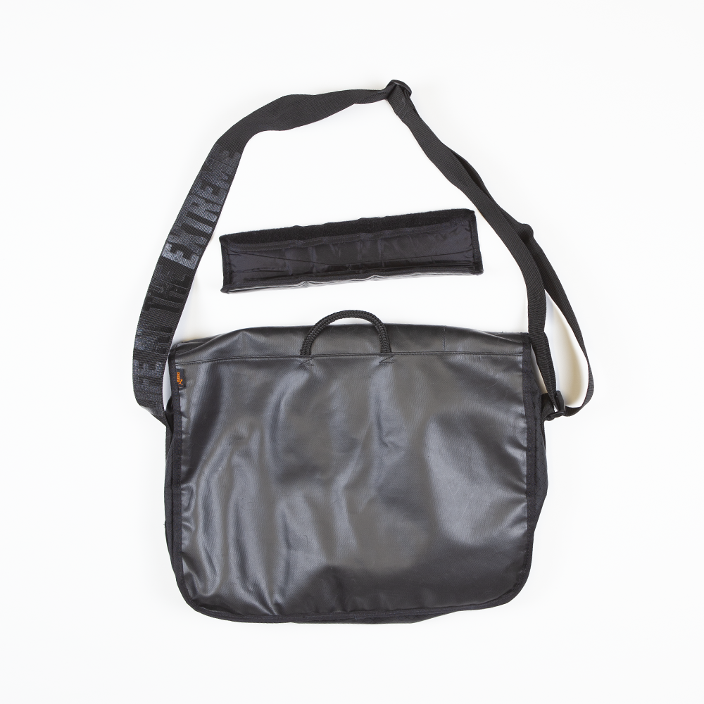 2008 Puma volvo ocean racing weatherproof messenger bag