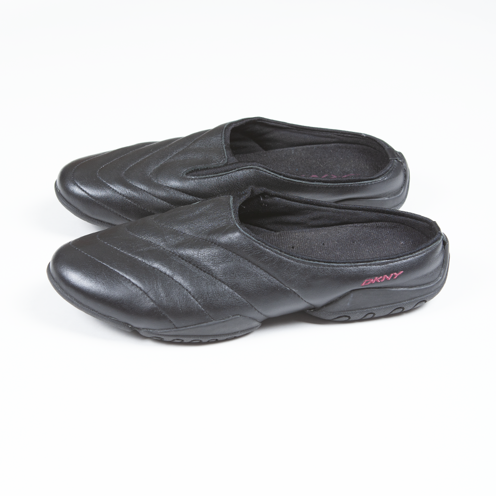 2000's Dkny leather slip on mules