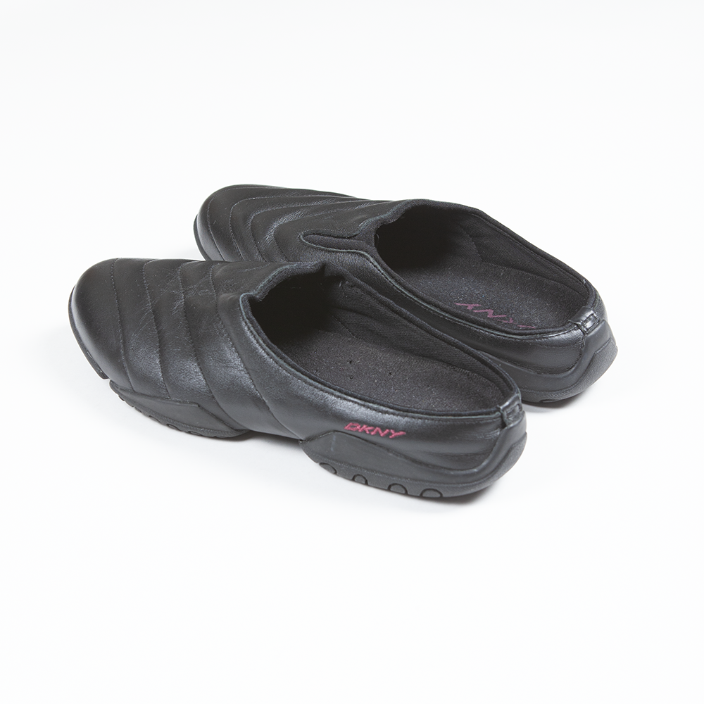 2000's Dkny leather slip on mules