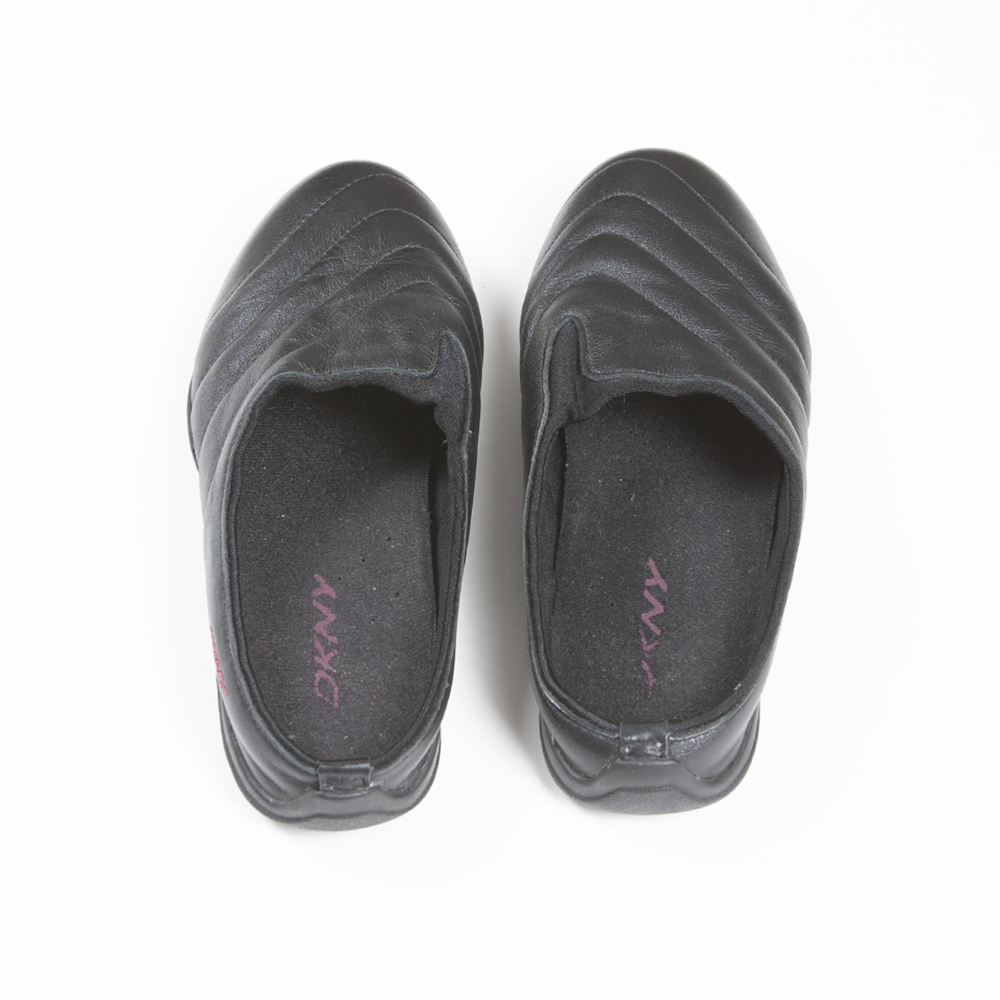 2000's Dkny leather slip on mules