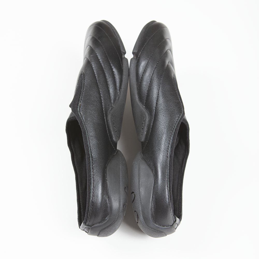 2000's Dkny leather slip on mules